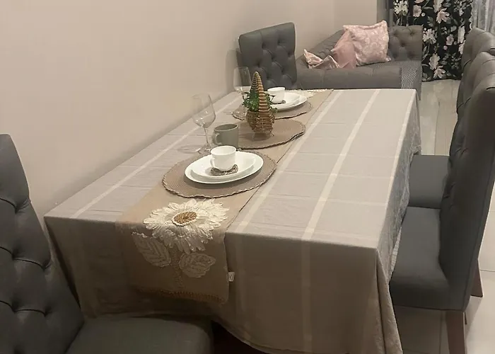 Serene Escape Near Venice Grand Canal Mall Taguig Appartement